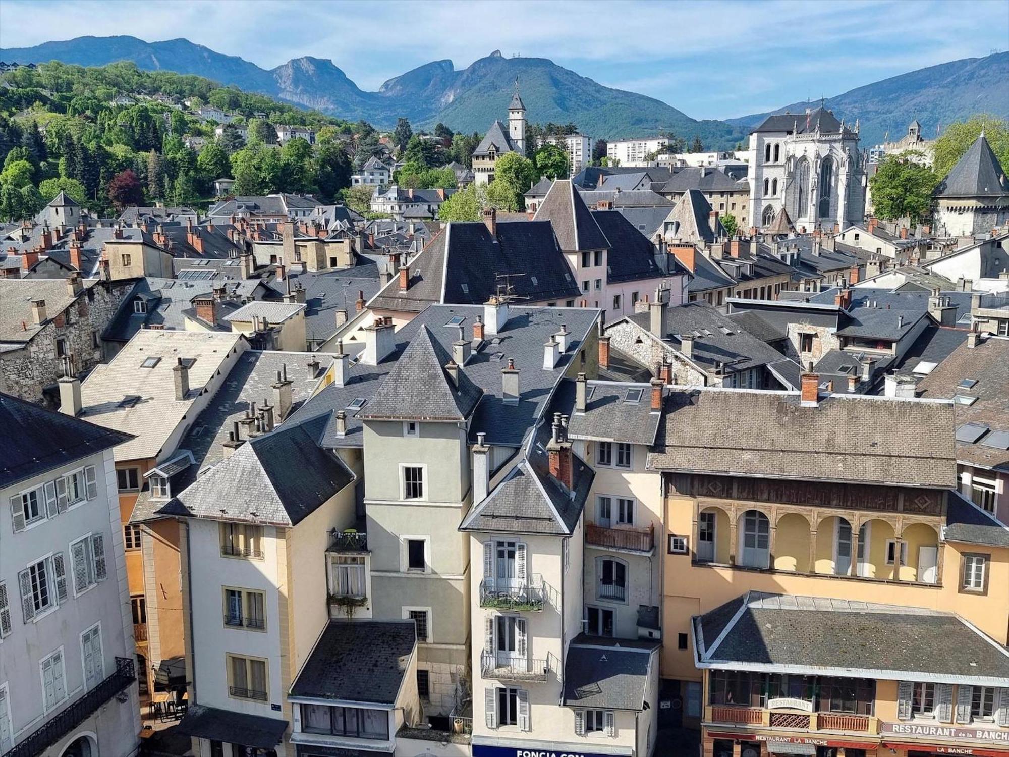 Logement Autour De Moi * * * * * Chambery Bagian luar foto