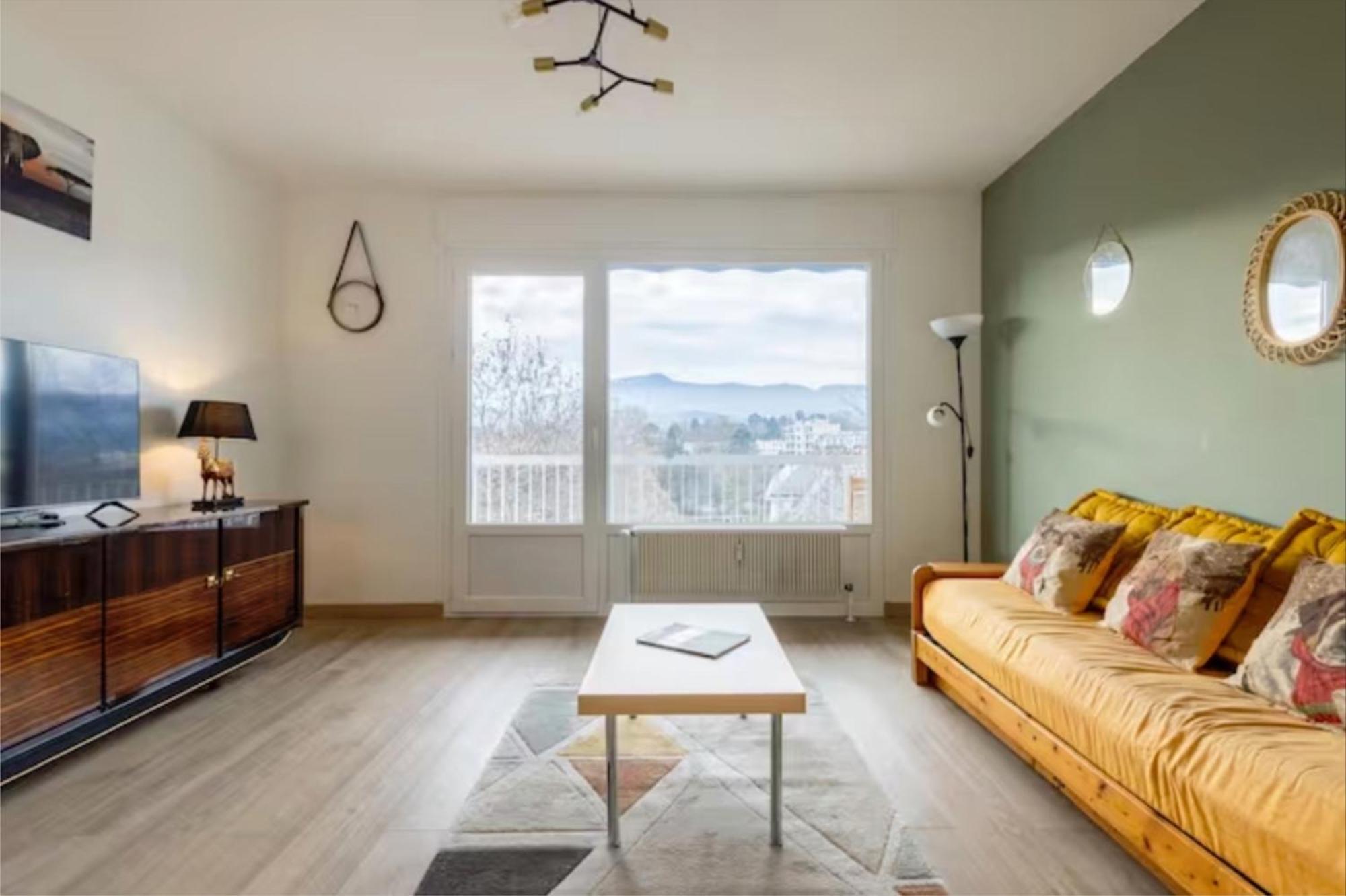 Logement Autour De Moi * * * * * Chambery Bagian luar foto